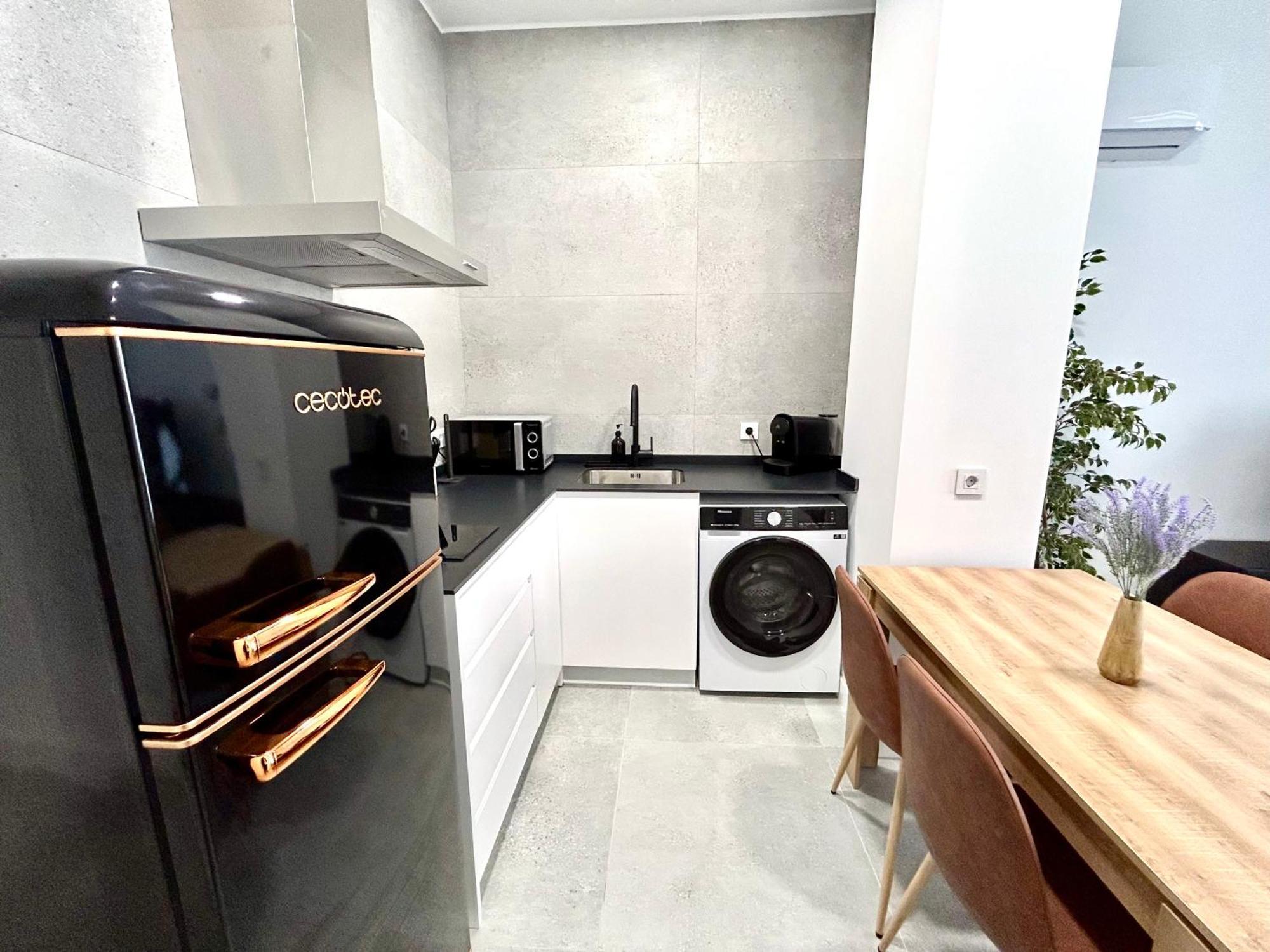 Getaway - Jacuzzi, Space & Comfort Apartment Valencia