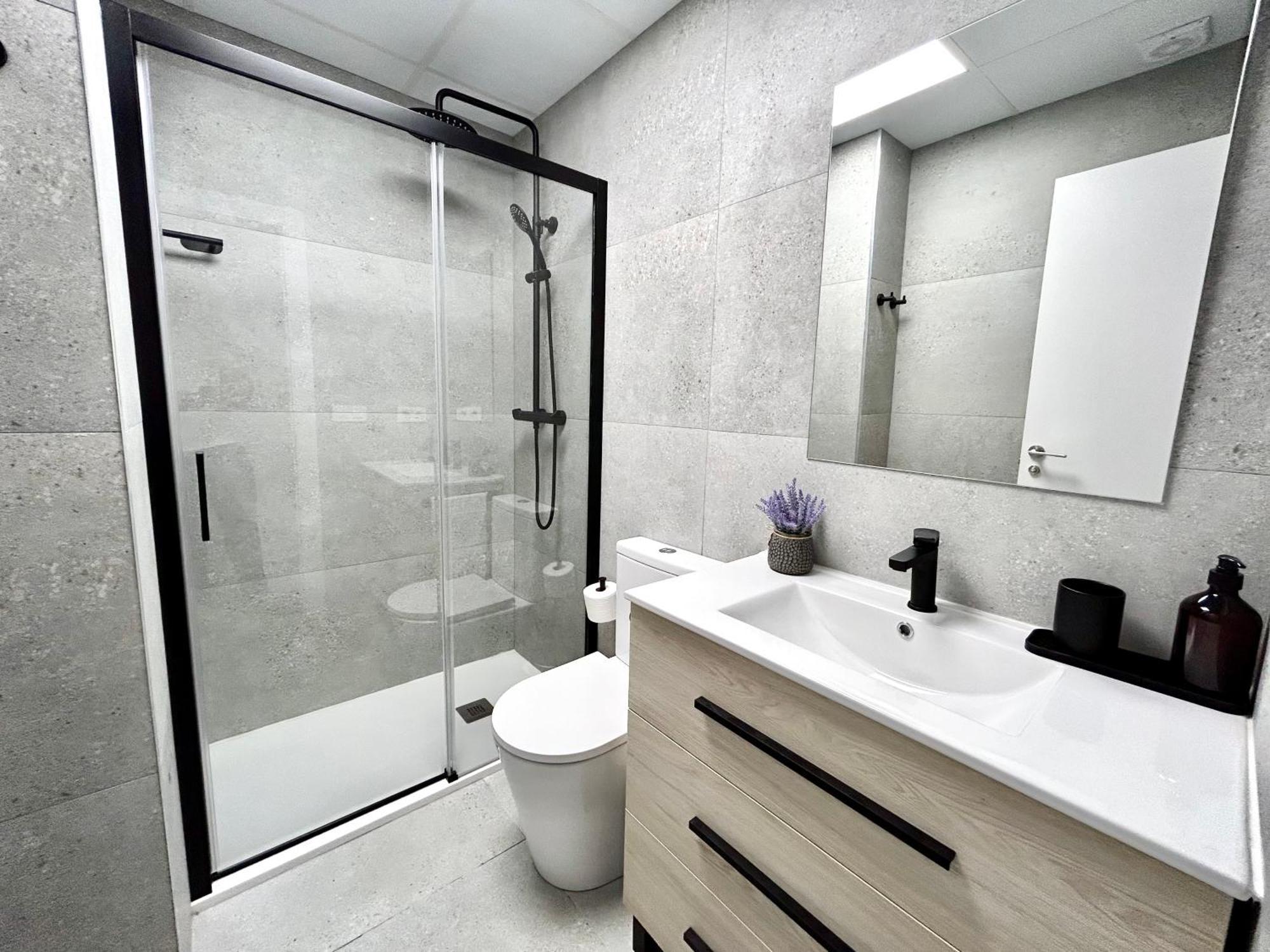 Getaway - Jacuzzi, Space & Comfort Apartment
