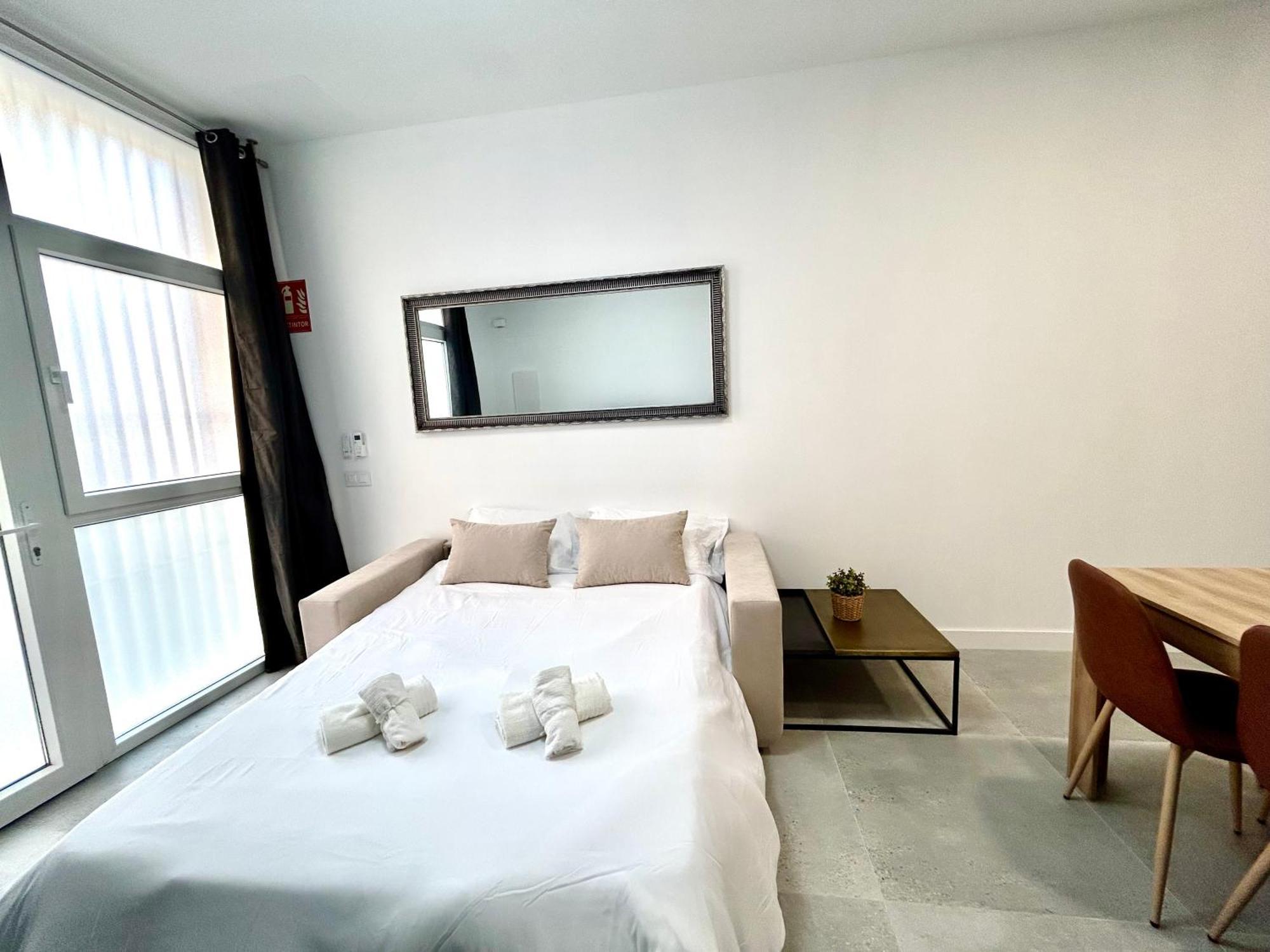 Apartment Getaway - Jacuzzi, Space & Comfort *