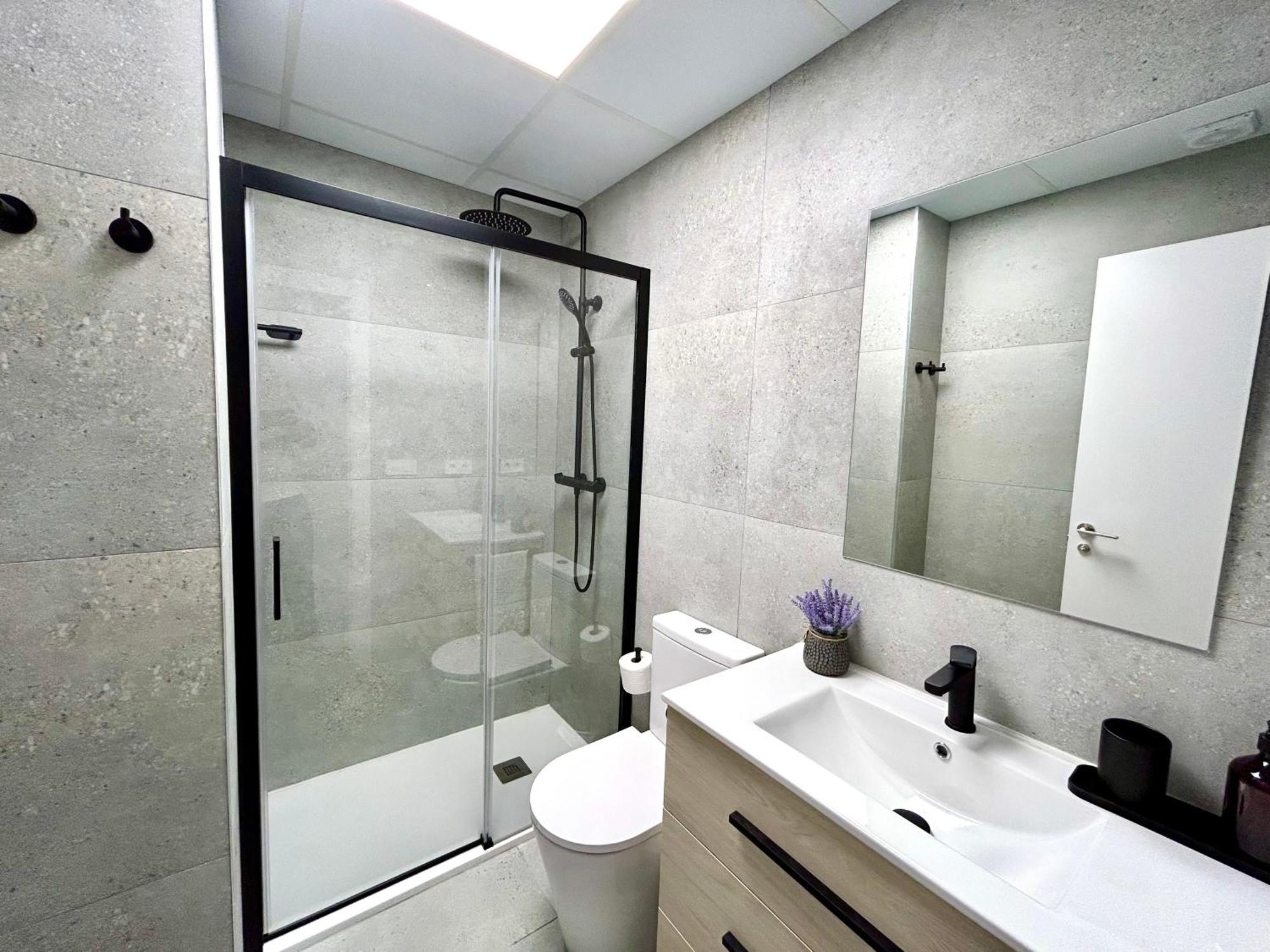 Getaway - Jacuzzi, Space & Comfort Valencia