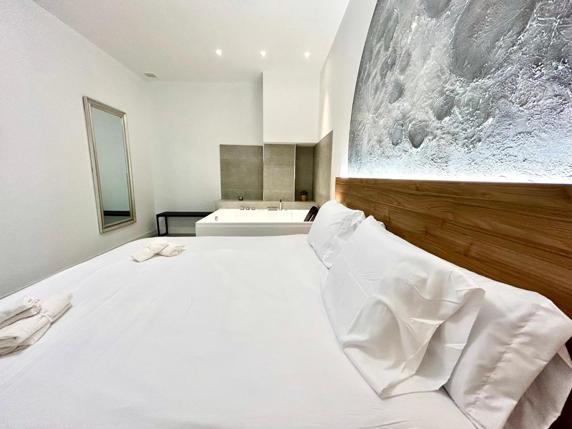 Getaway - Jacuzzi, Space & Comfort Apartment