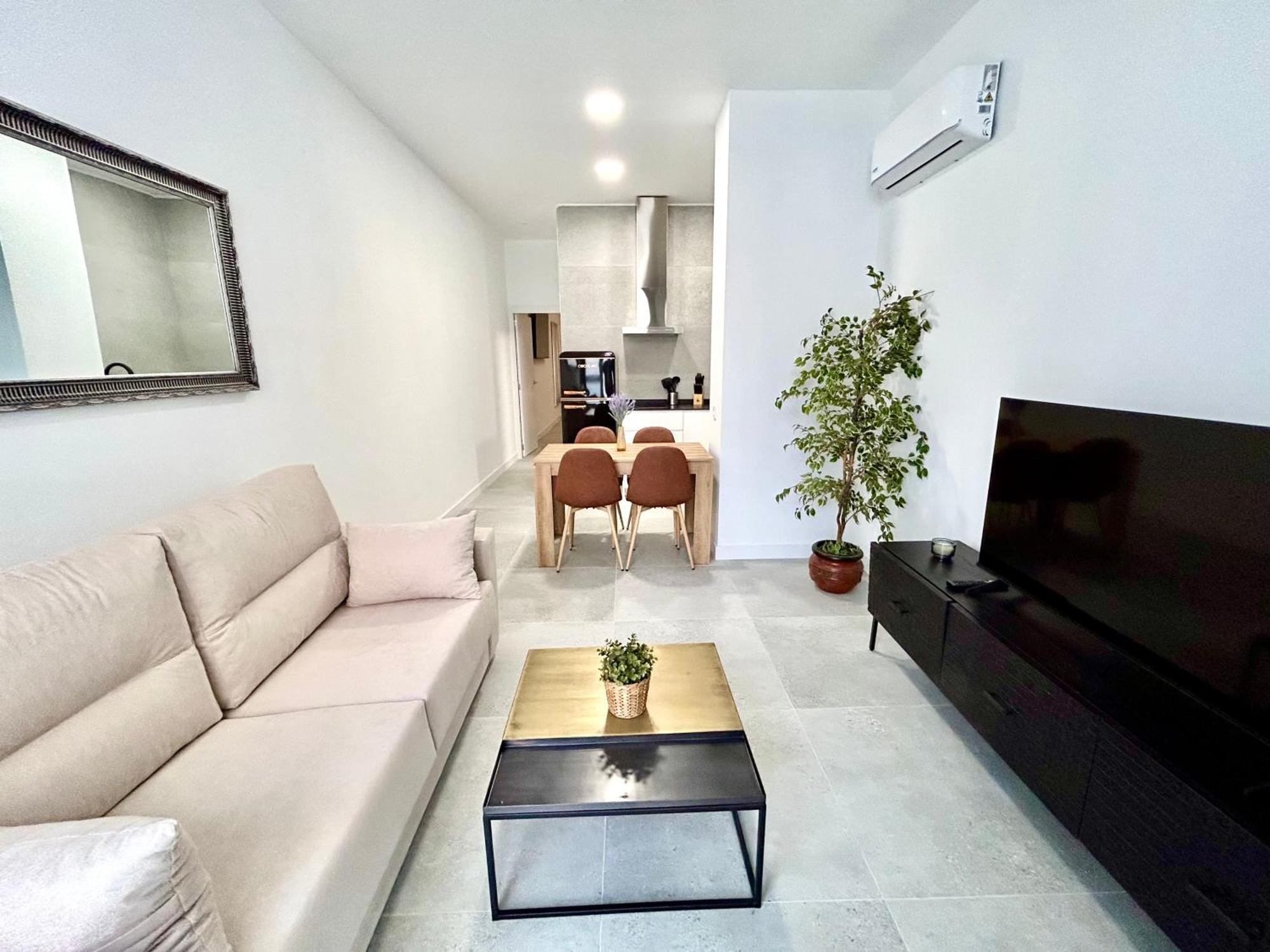 Apartment Getaway - Jacuzzi, Space & Comfort *