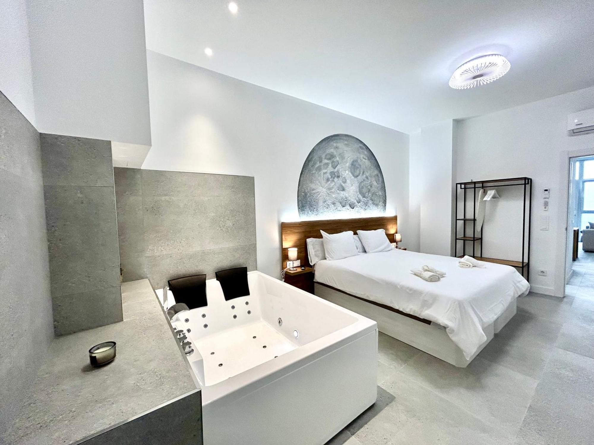 Getaway - Jacuzzi, Space & Comfort Apartment