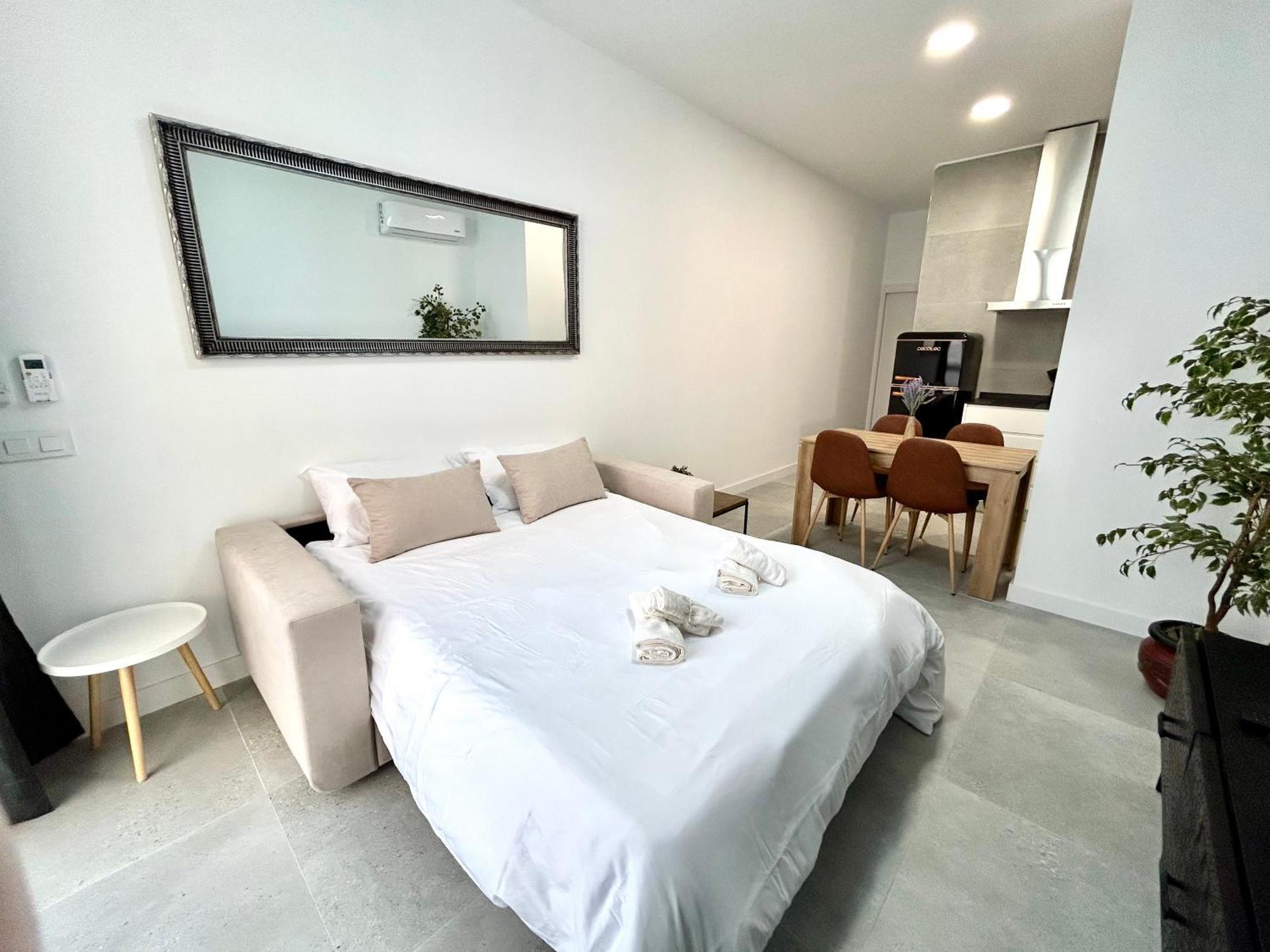 Getaway - Jacuzzi, Space & Comfort Apartment Valencia