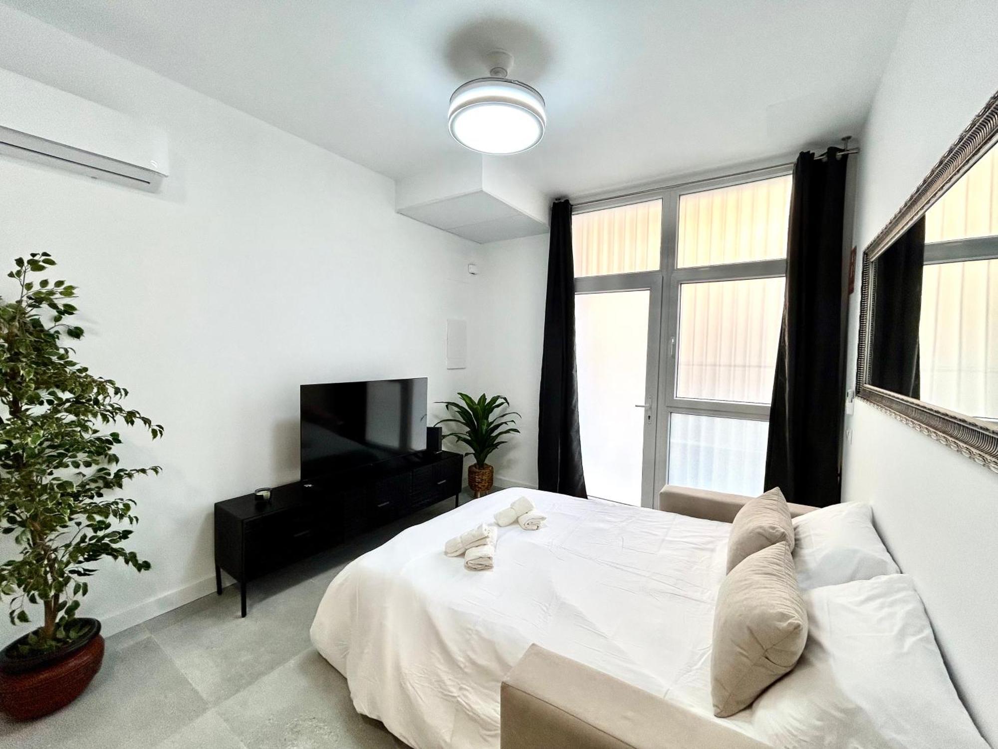 Apartment Getaway - Jacuzzi, Space & Comfort *