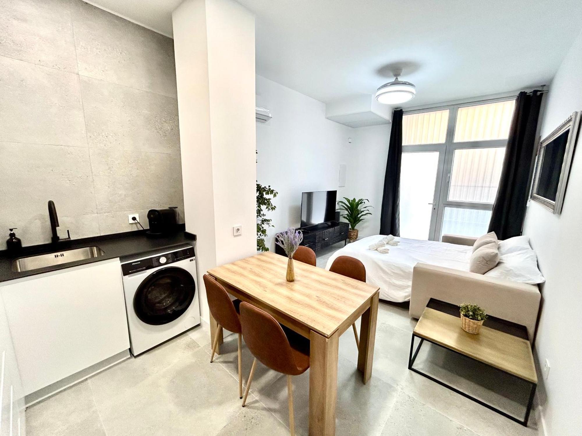 Getaway - Jacuzzi, Space & Comfort Apartment Valencia