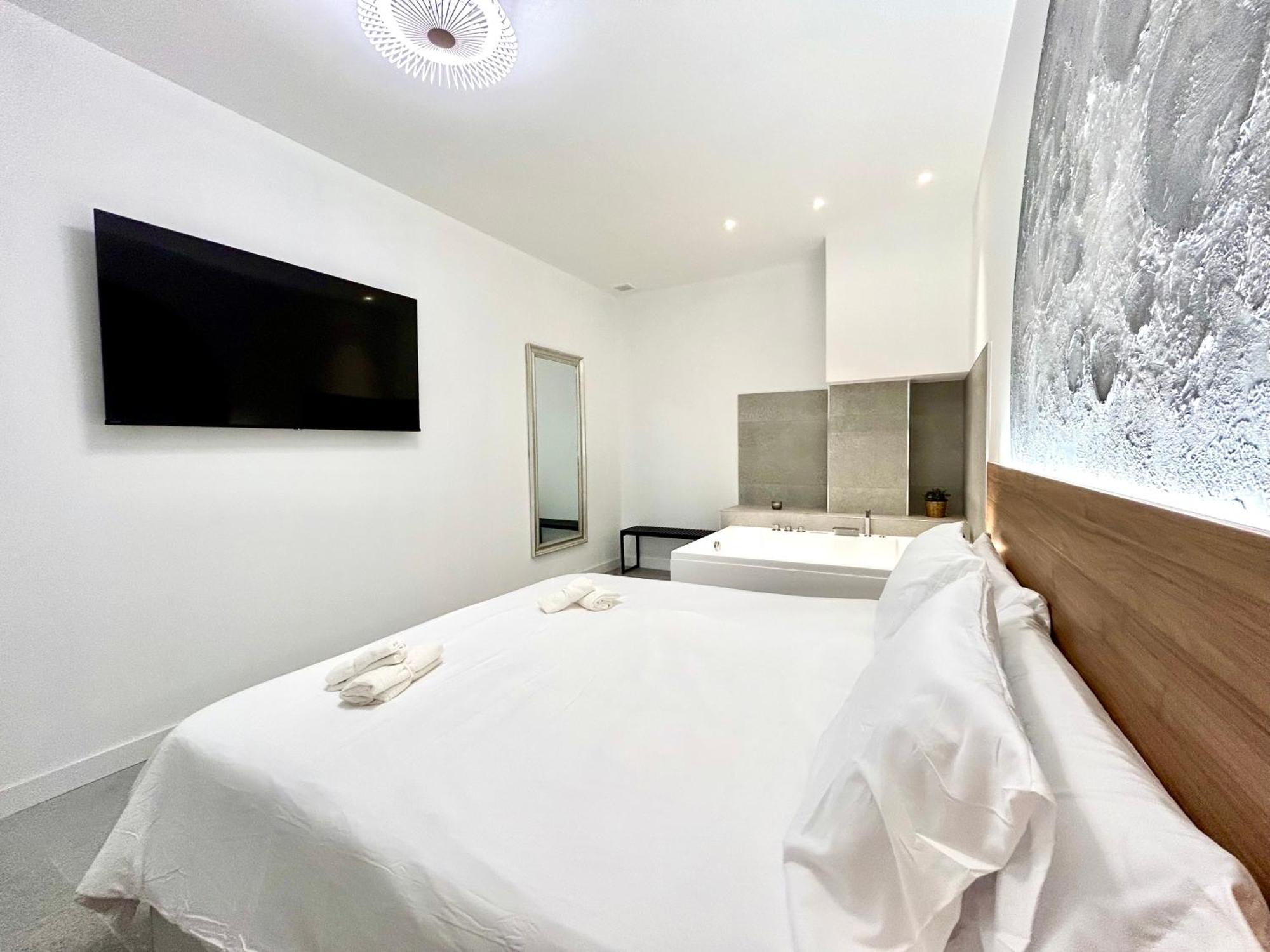 Getaway - Jacuzzi, Space & Comfort * Valencia