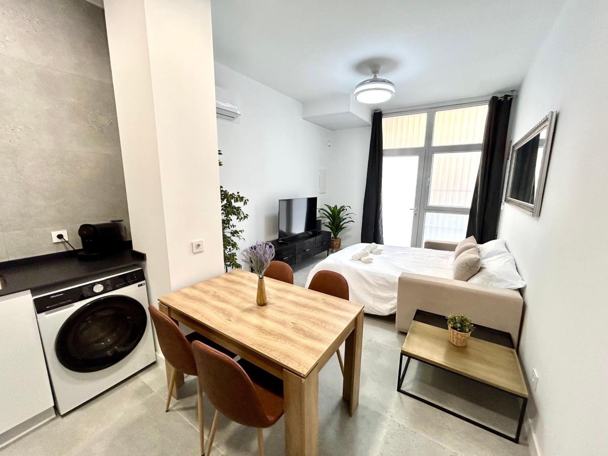Getaway - Jacuzzi, Space & Comfort Valencia