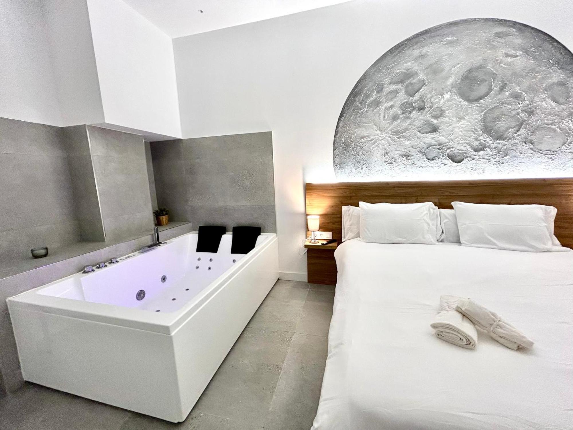 Getaway - Jacuzzi, Space & Comfort Apartment