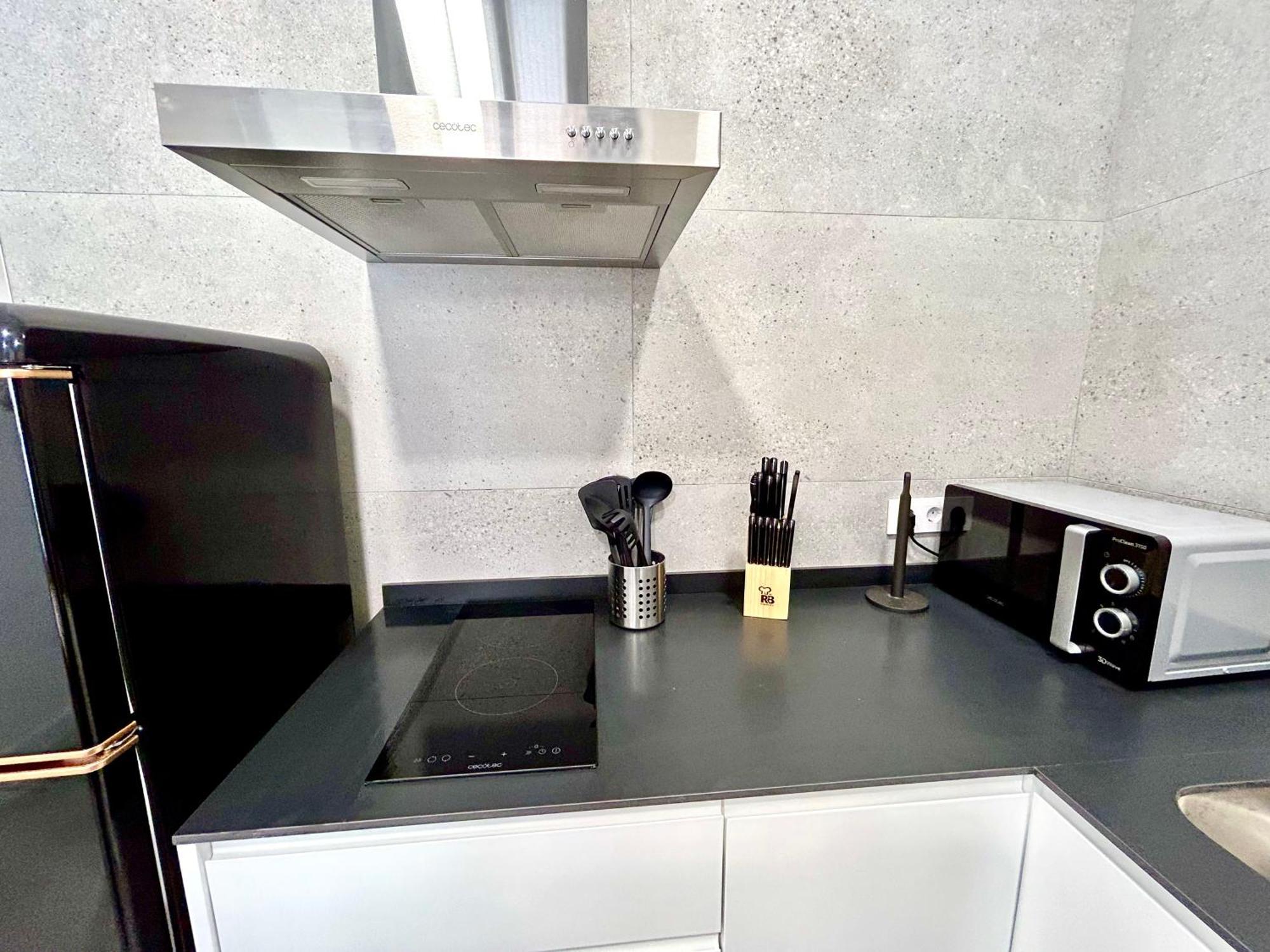 Getaway - Jacuzzi, Space & Comfort Apartment Valencia