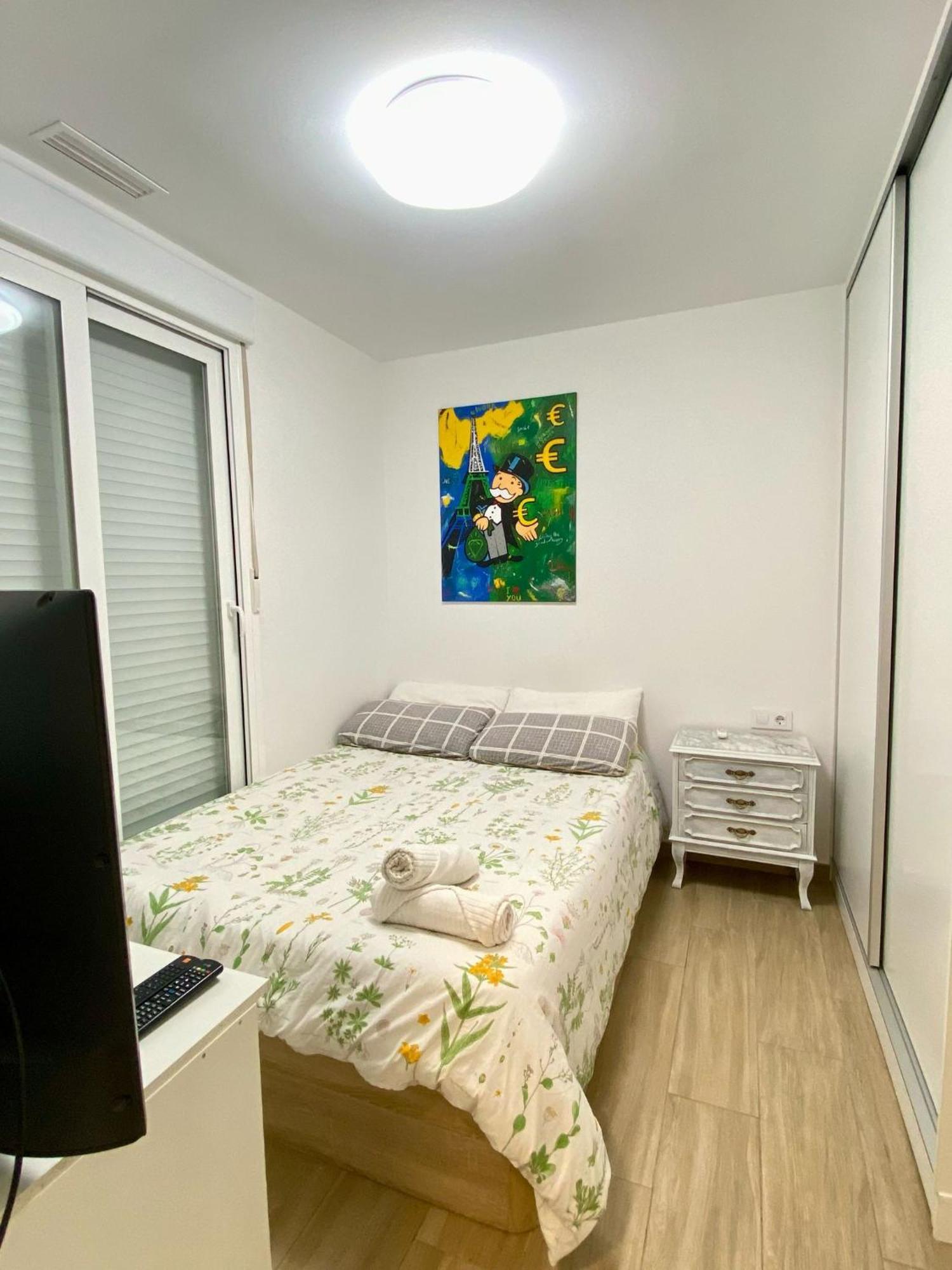 Frente Estacion De Tren Joaquin Sorolla Homestay Valencia