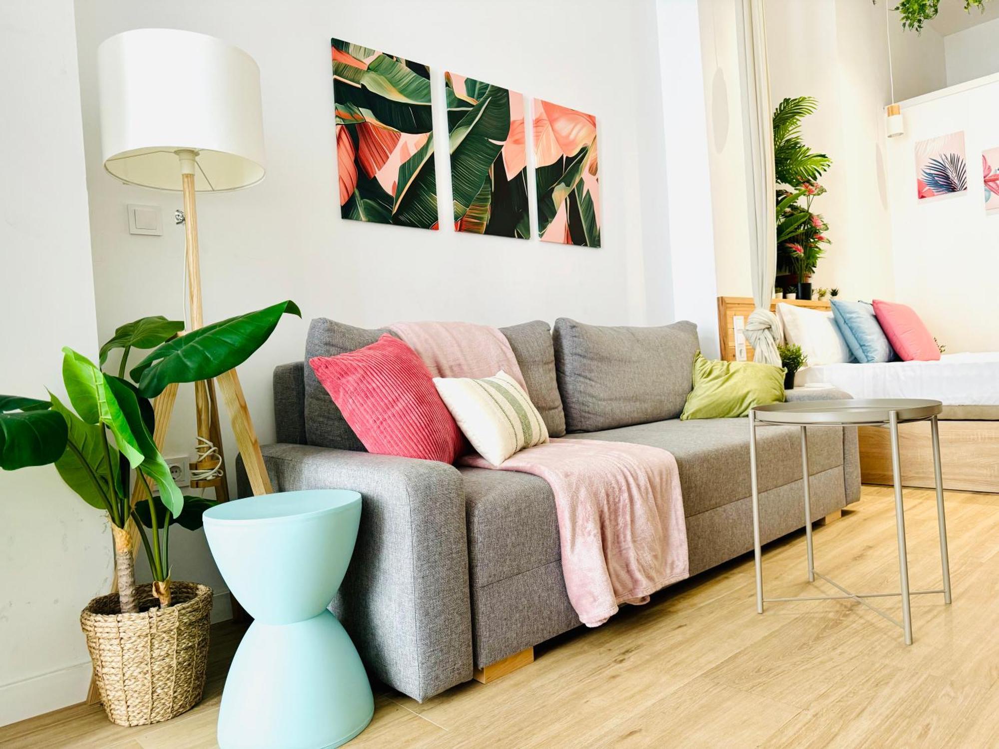 & Cozy Flat Close The *
