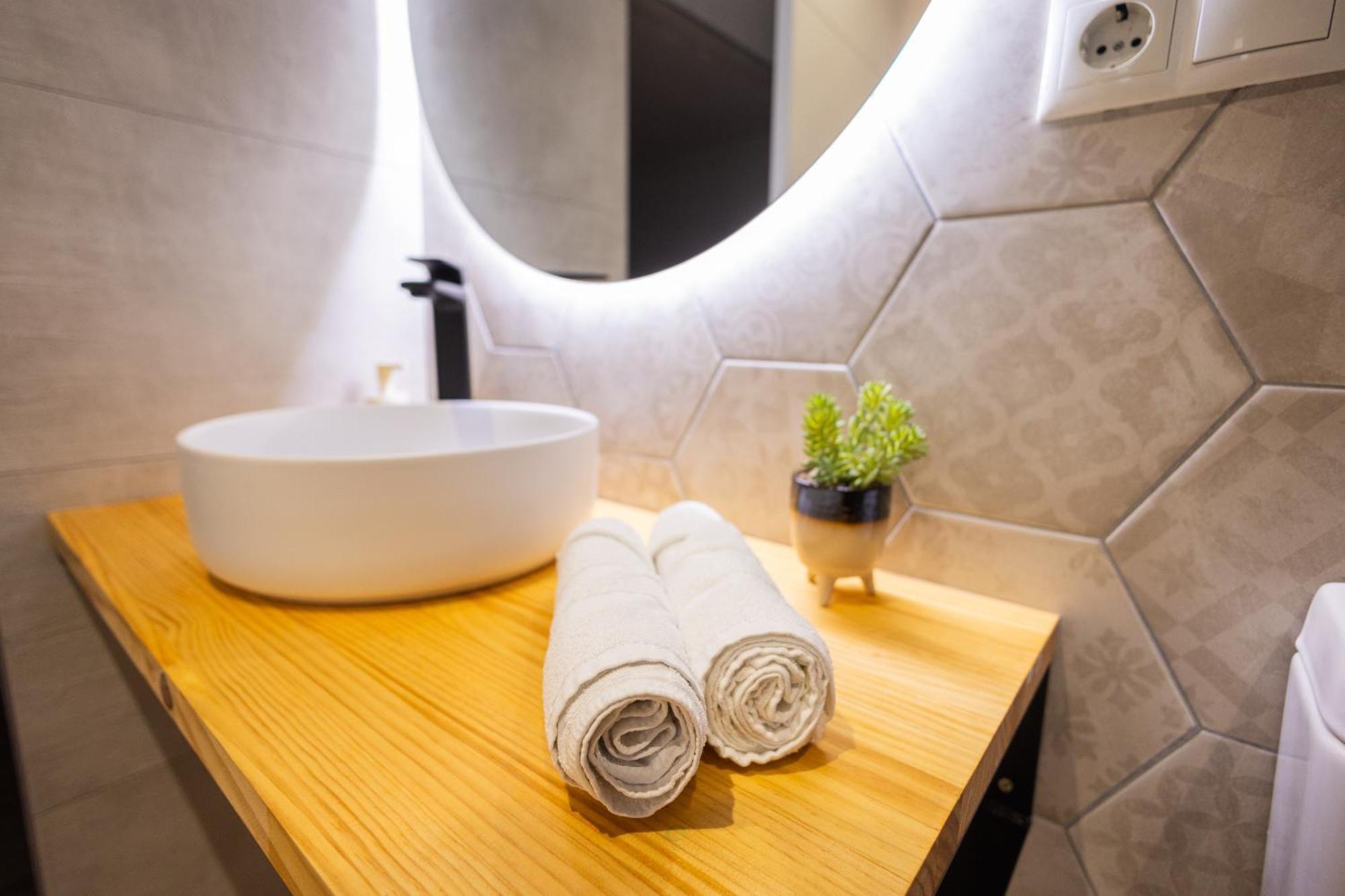 Florit Flats - The Trafalgar *
