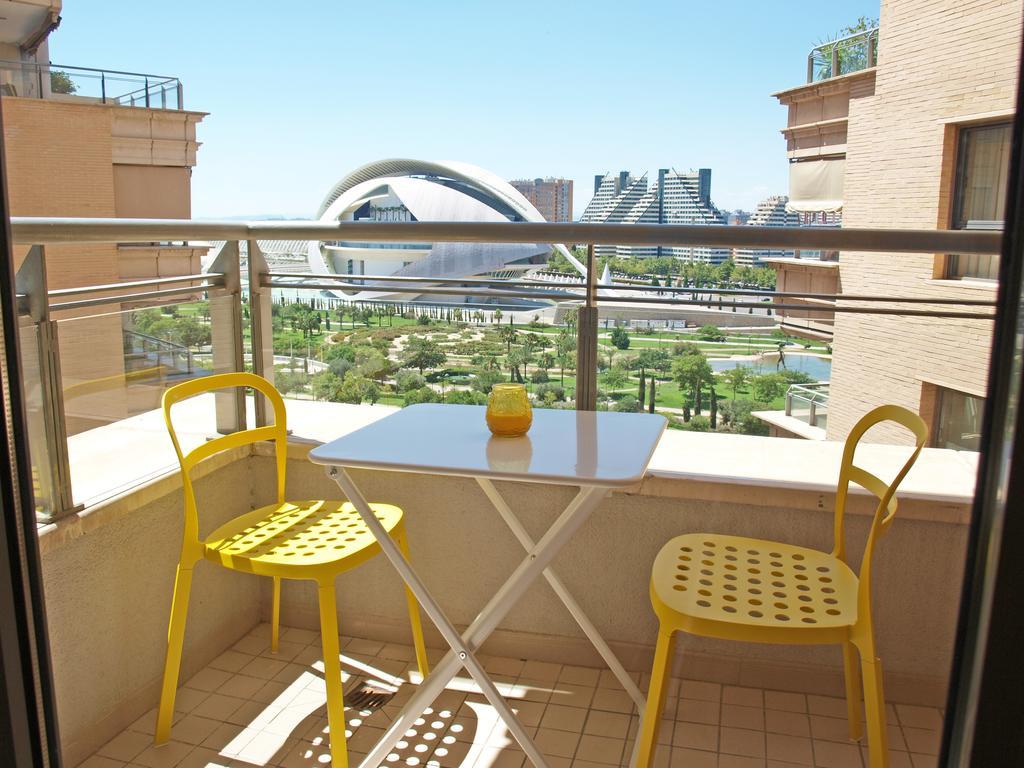 Apartup Yellow Opera View
