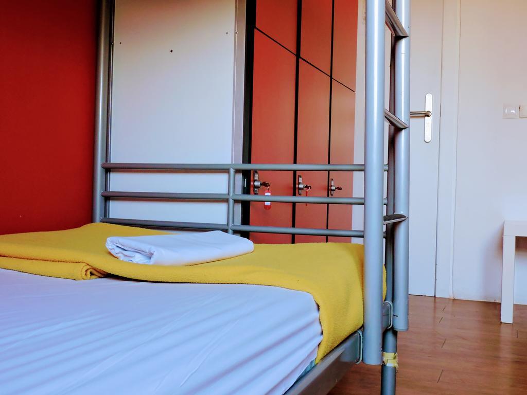 Feetup Backpackers Hostal *