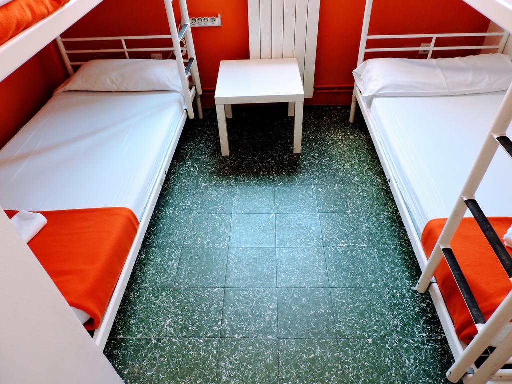 Feetup Backpackers Hostal *