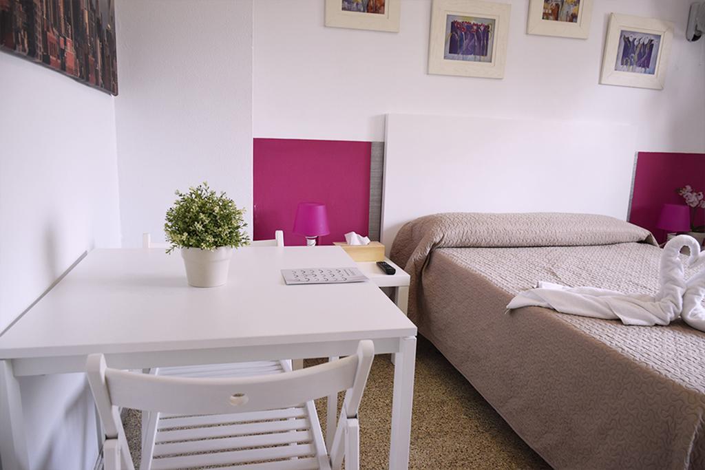 Suits You: Adults-only Centro Historico With Auto Check-in Hotel 2*