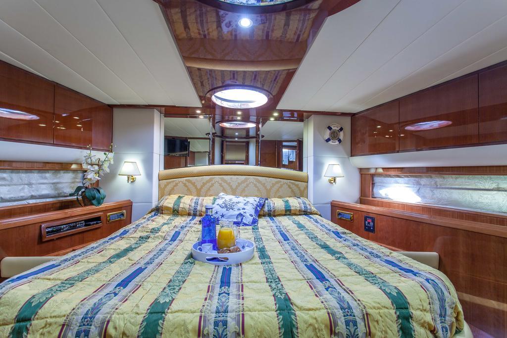 Hotel en barco Barca Divina *
