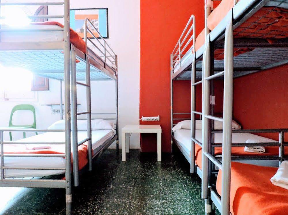 Feetup Backpackers Hostal *