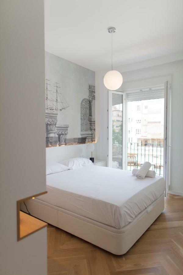 Florit Flats - Chic And In A Lively But Quiet Area Walking Distance *