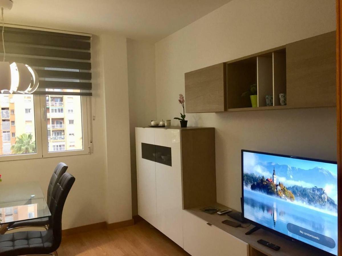 En Universidad Y Cerca De La Playa Apartamento