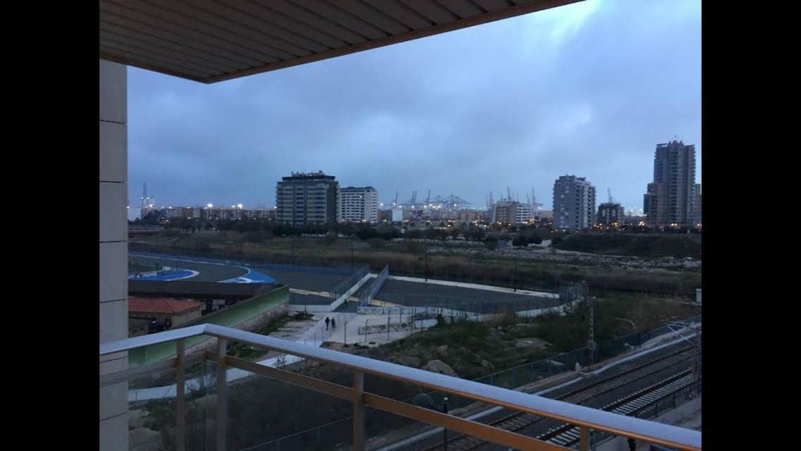 En La Ciudad De Ciencias Y Cerca De La Playa Apartment *