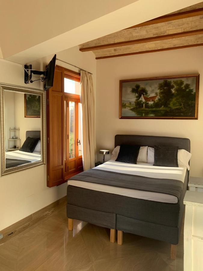 Reina Hotel 2*