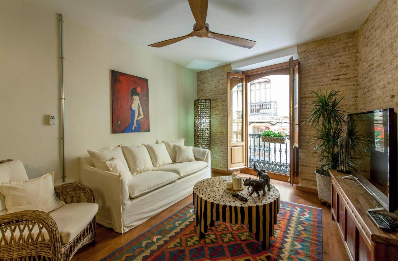 Luxurious & Alluring In Historic Town Apartamento
