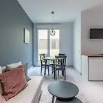 Chic & Comfortable Apartment, Private Terrace