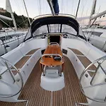 Velero Monia