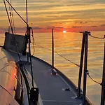 Velero Monia