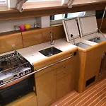 Velero Monia