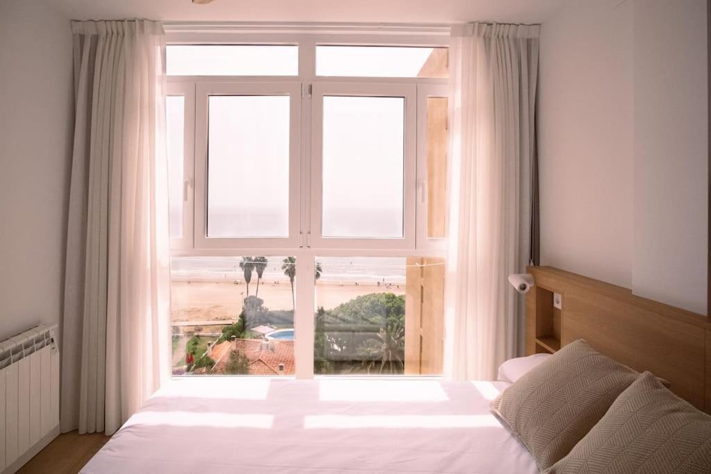Spectacular Renovated Studio Facing The Sea Apartment *