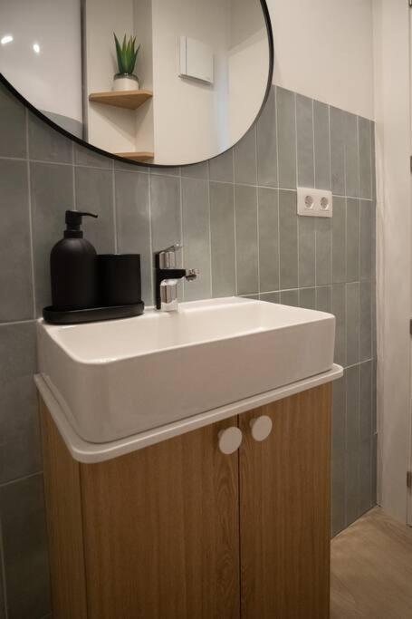 Spectacular Renovated Studio Facing The Sea Valencia