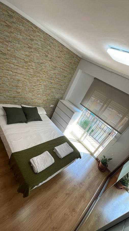 Habitacion Con Balcon En Piso Compartido Habitación en casa particular Valencia