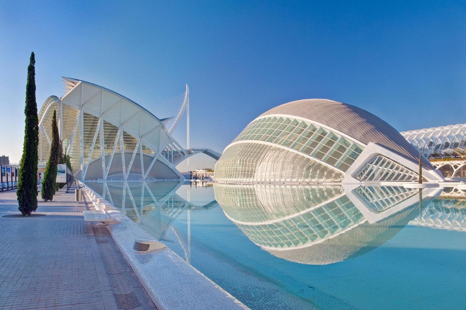 Near The Cabanyal And Universities Valencia