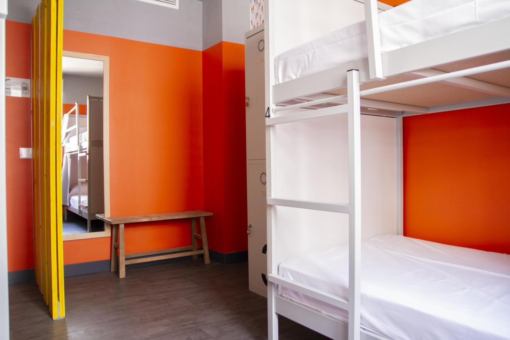 Center Youth Hostal *