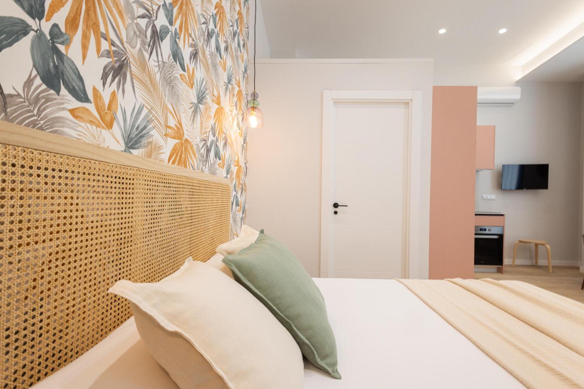 Florit Flats - The Trafalgar *
