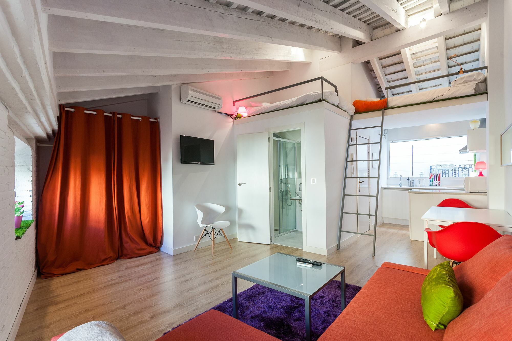 Maragata Plaza Reina Apartment *