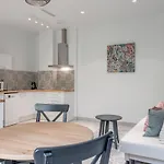 Chic & Comfortable Apartment, Private Terrace