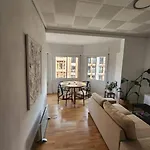 Apartamento Amplio, Luminoso Y Bien Ubicado