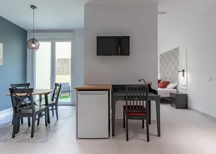 Chic & Comfortable Apartment, Private Terrace