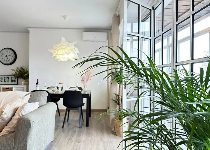 Your Sunny & Spacious Portview Home