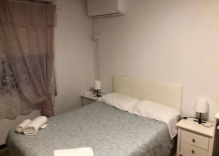 Alojamiento Puerto Valencia De Dos Dormitorios, Cocina Y Bano