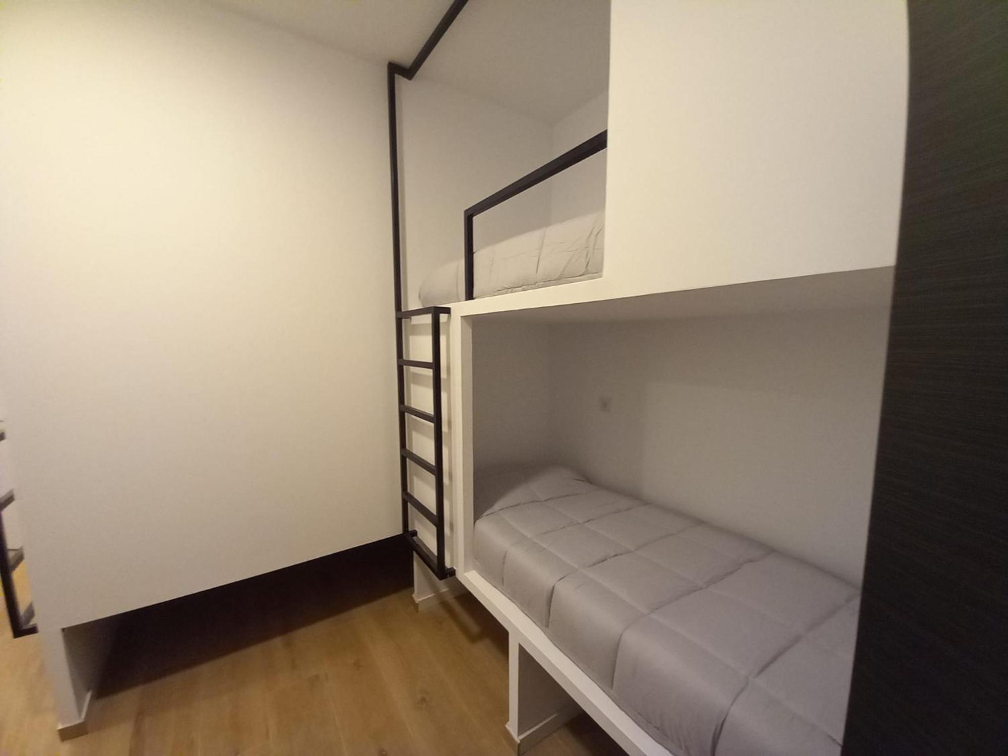 & Arts Hostel *
