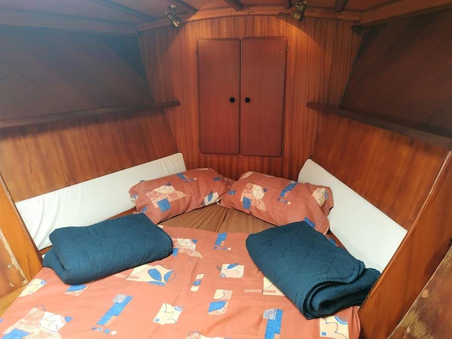 Hotel en barco Velero Unico Donde Relajarte, Parking Gratuito