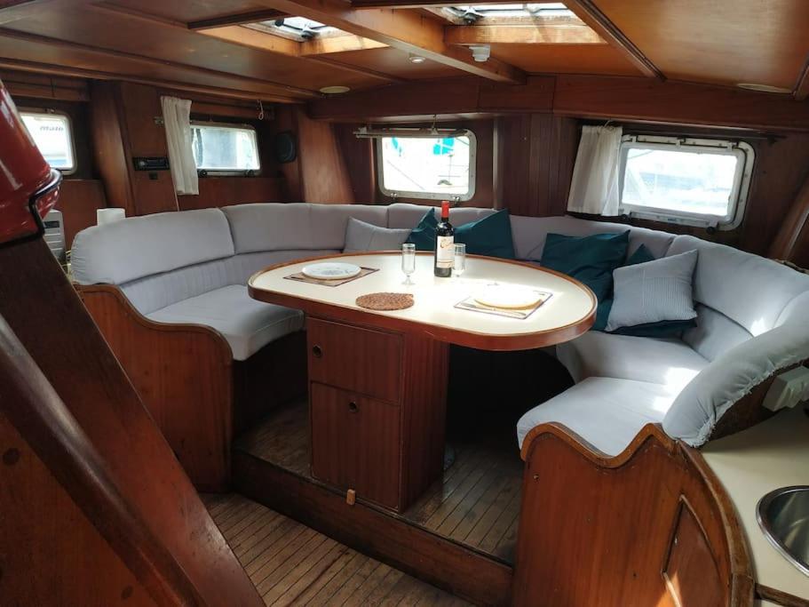 Hotel en barco Velero Unico Donde Relajarte, Parking Gratuito