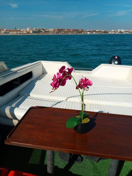 Hotel en barco Exclusive Boat In Marina De Valencia, Ideal For Couples