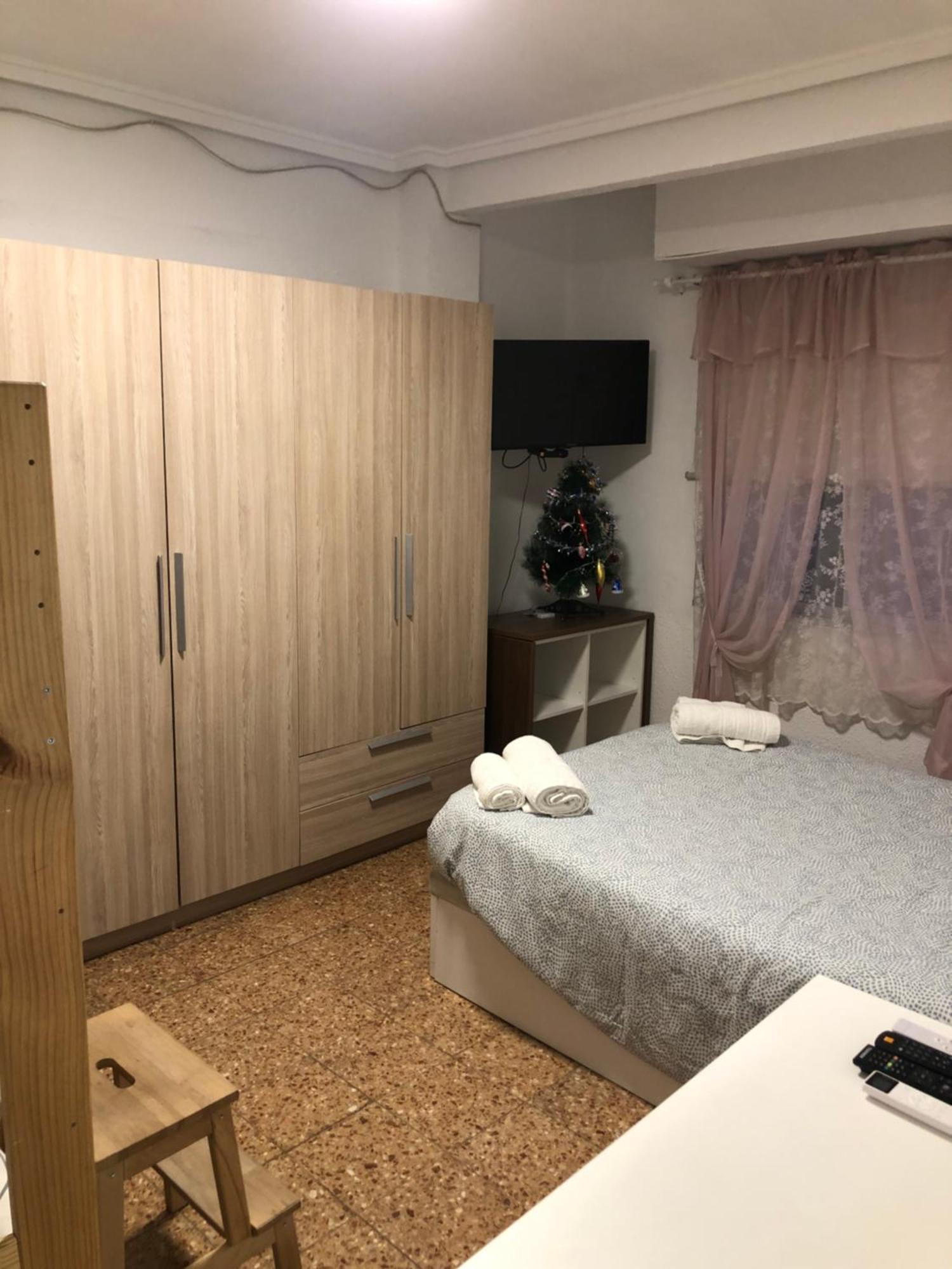 Alojamiento Puerto De Dos Dormitorios, Cocina Y Bano Habitación en casa particular *