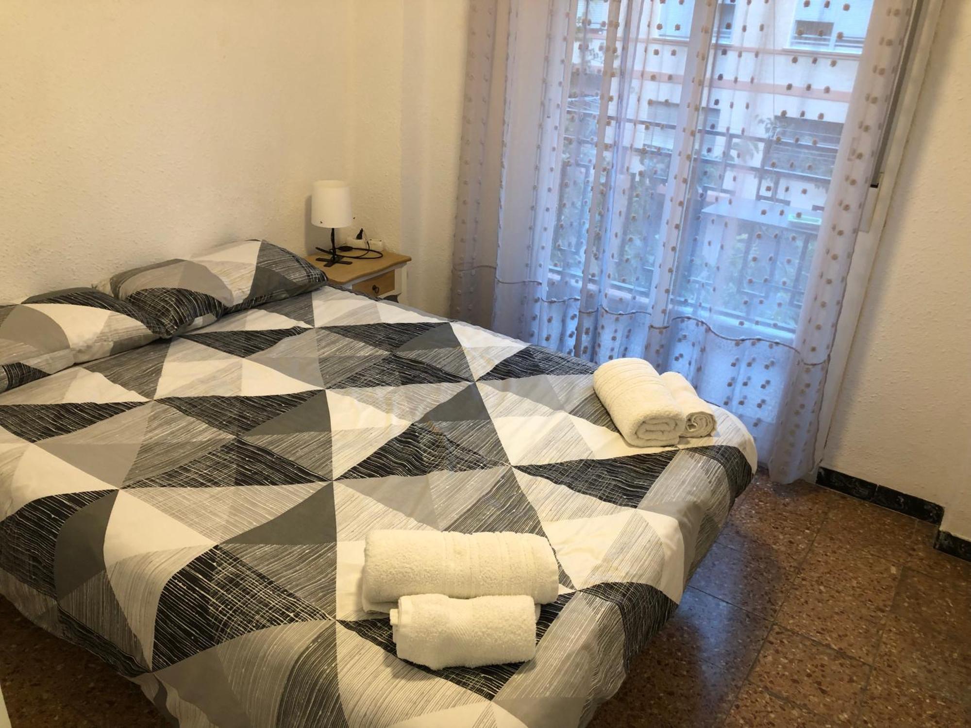 Habitación en casa particular Alojamiento Puerto De Dos Dormitorios, Cocina Y Bano Valencia